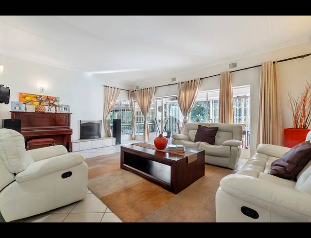 5 BEDROOM HOUSE FOR SALE IN FERNDALE